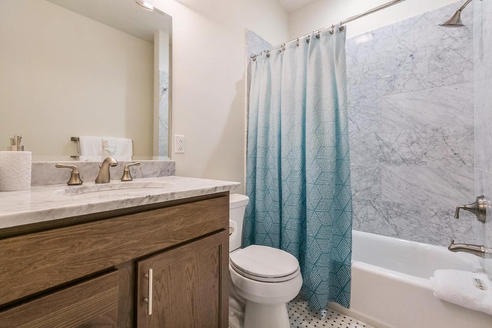 1 and 2 BR Luxury Condos Steps Away From French Quarter Main image 2